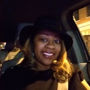 Meet your Posher, Adrienne